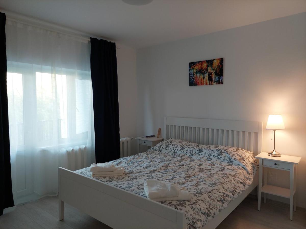 Vila De Pe Lac Amara Exteriör bild