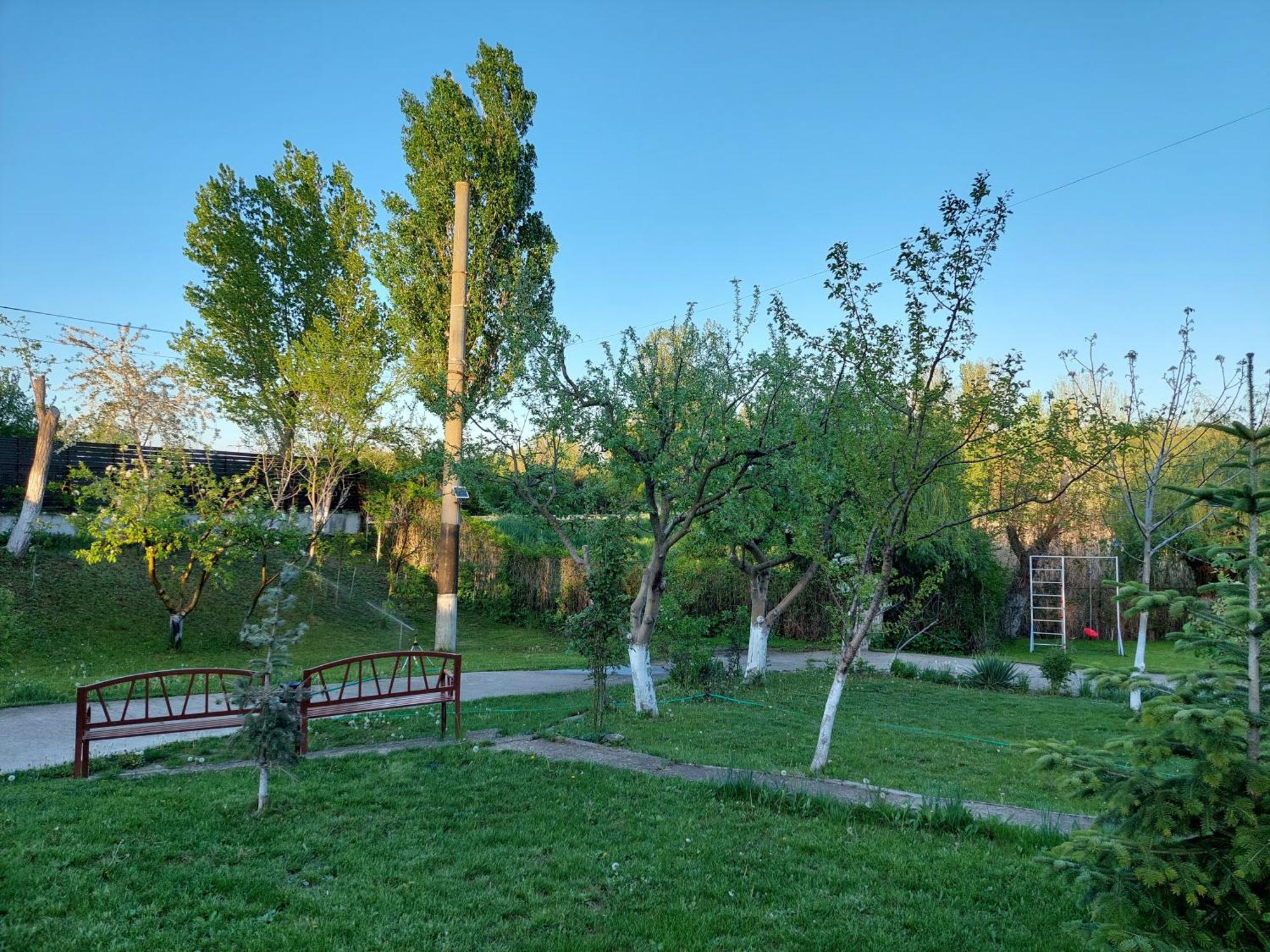 Vila De Pe Lac Amara Exteriör bild